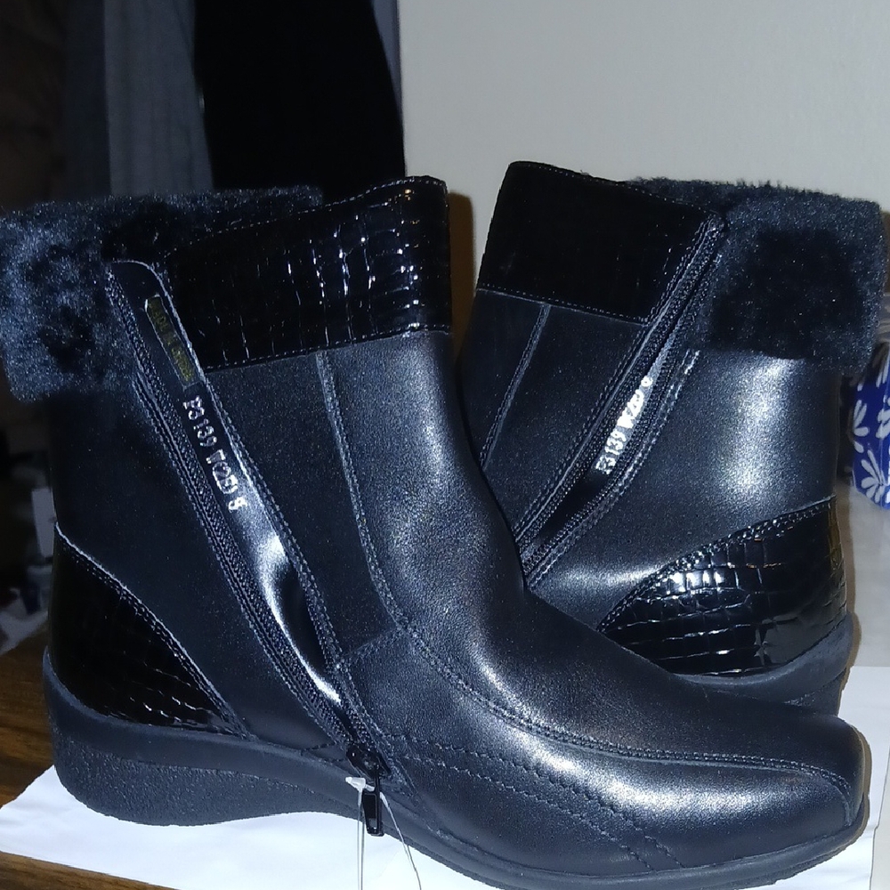 Elegant Black Winter Boots for Women Leather.